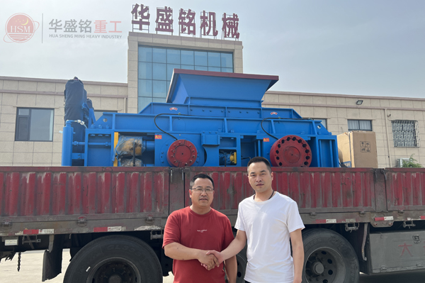 8 華盛銘液壓對輥制砂機